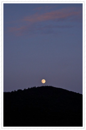 Moon Rise over Shelving Rock ©